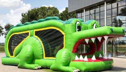 Maintenance of an inflatable bouncer